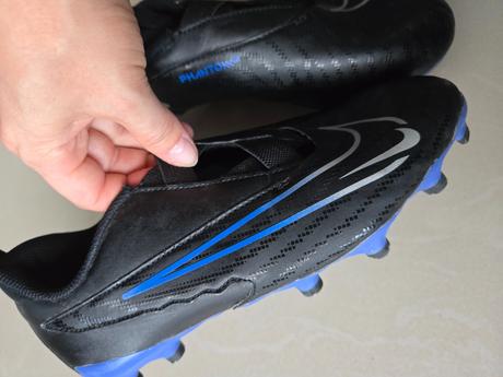 Chlapčenské čiernomodré kožené kopačky, nike,37