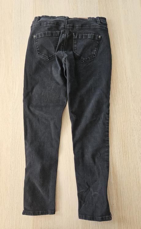 Pekné čierne rifle, 26