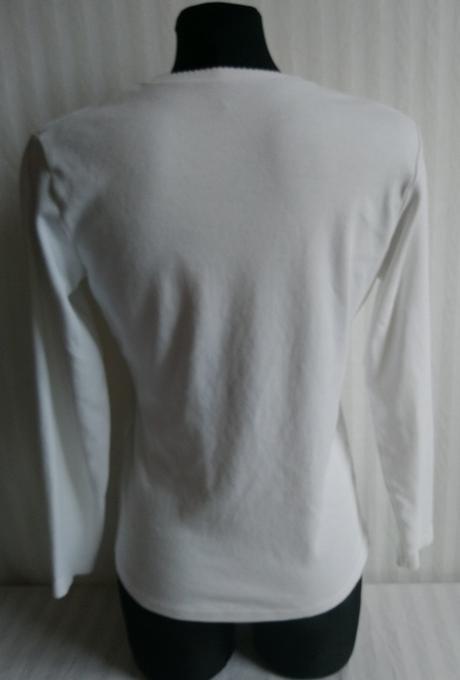 Elastický biely top, kamienky okolo výstrihu italy, m