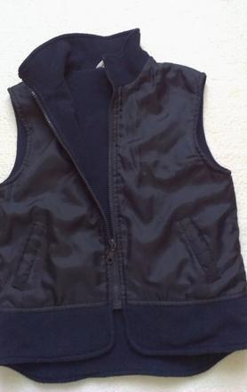 Tmavomodrá vesta, 128