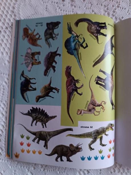 Veľká kniha nálepiek dinosaury, 