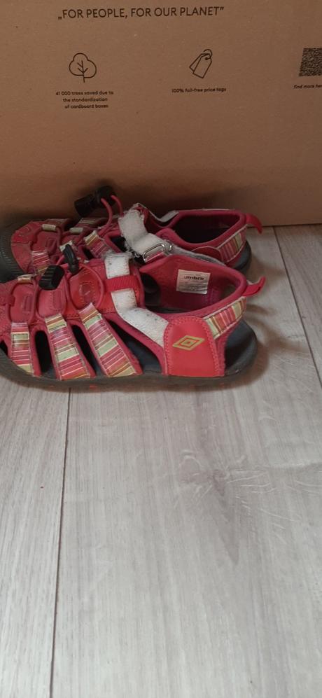 Sportove sandalky, umbro,33