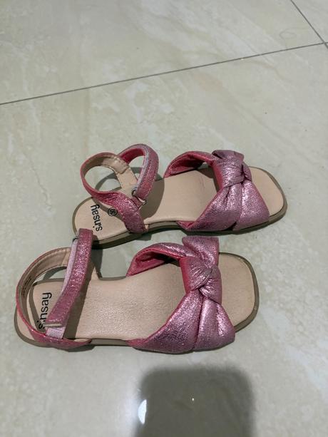Sandálky, sinsay,30