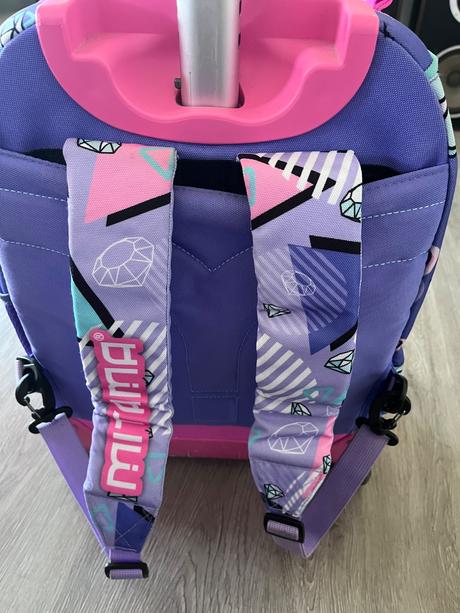 Skolska taska mitama,