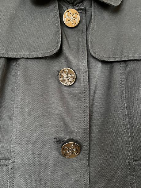 Elegantný kabátik/trenčkot guess, guess,xs