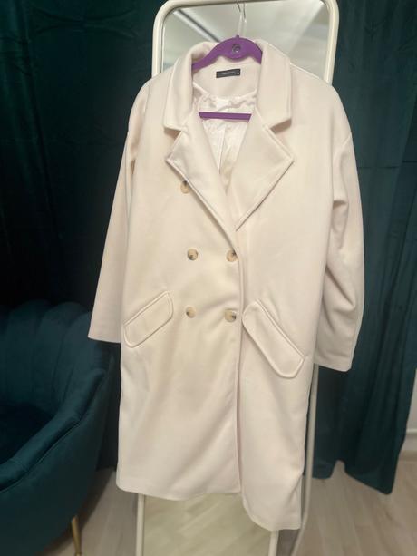 Trendyol novy bežovy kremovy kabat tenky, s