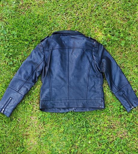 Koženka, reserved,122