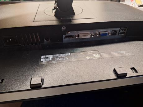 Predám lcd dell u2412m rozlisenie 1920x1200,