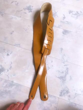 Kožený popruh na gitaru,