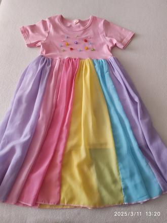 Šaty speváčky duhalky na karneval, 