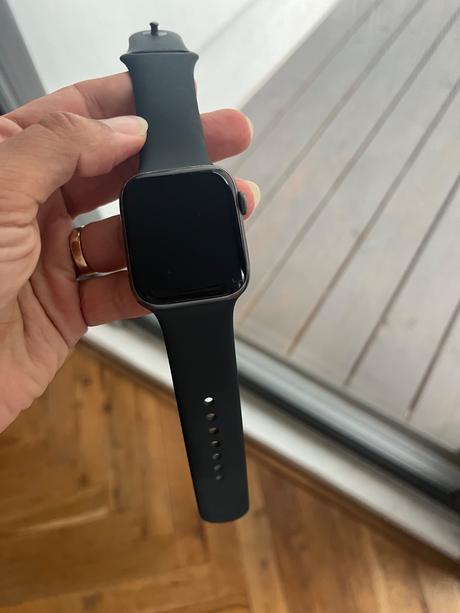 Iphone swatch 5 čierne 2 2 náhradnými remienkami, apple