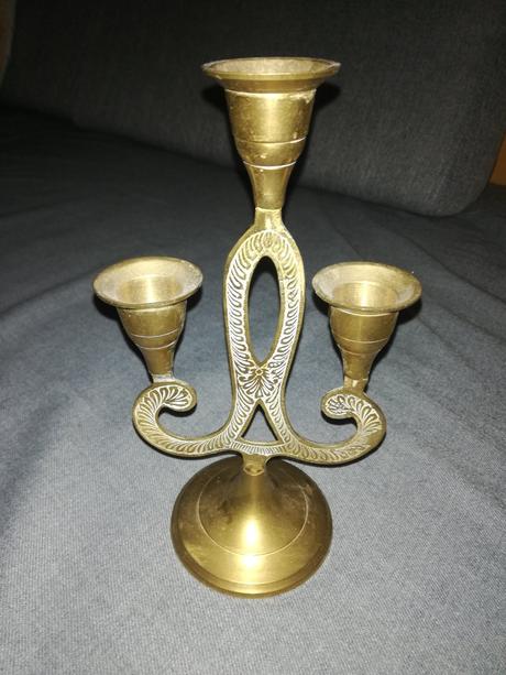 Mosadzný svietnik,