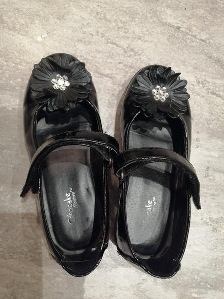 Lakovky s kvetinkou cupcake v28, vd 17 cm max, cupcake,28