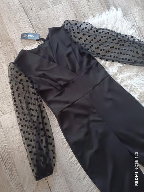 Elegantný, elastický overal, s