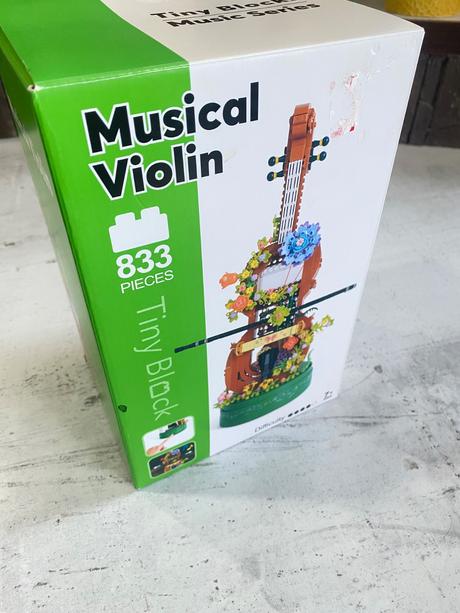 Hracia pohyblivá skladačka husle - musical violin,