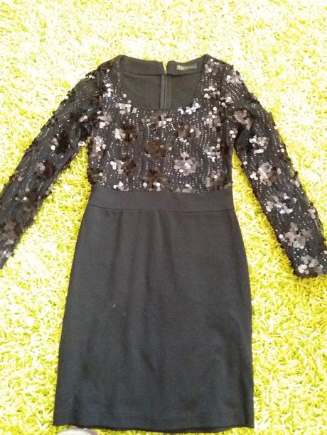 Krátke šaty s glitrami, s