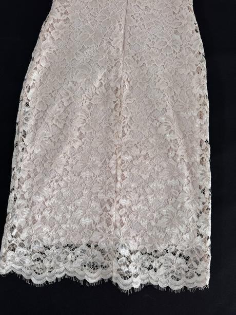 Čipkované šaty, s