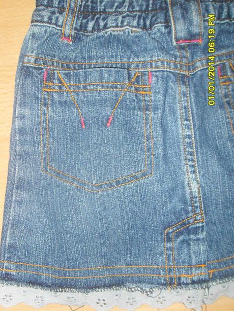 Sukňa s čipkou, 98