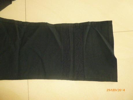 Tristvrtove nohavice, 42