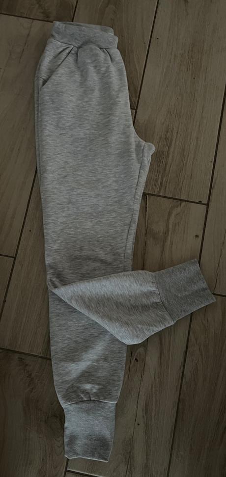 Teplaky, reserved,158