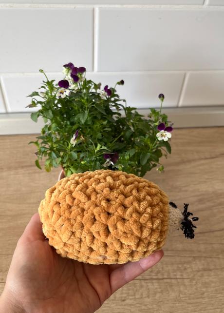 Nový handmade hačkovaný ježko,