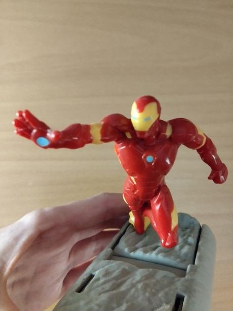 Iron man kinder surprise maxi figúrka,