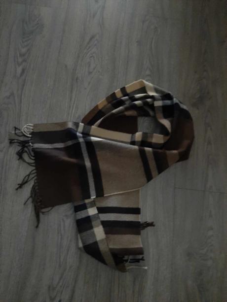 Šál nádherný, bershka