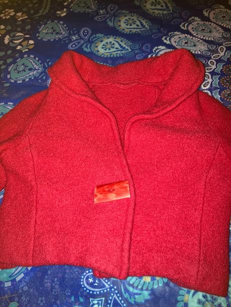 Červený krátky kabátik, m