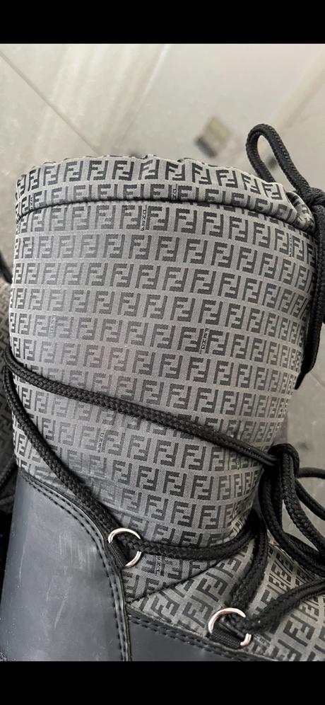 Fendi monogram snow moon boots vel.29-31, 31