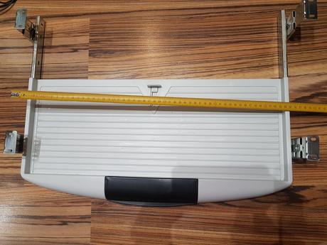 Vysuvna polica na klavesnicu, 