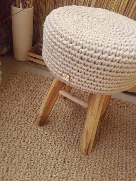 Taburetka svetlý karamel,