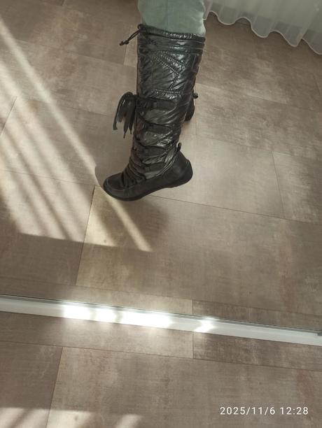 Vyteplené čižmy, 39