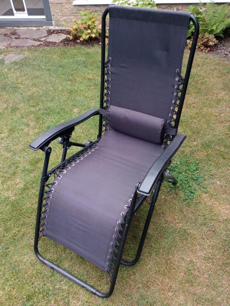 Polohovateľné záhradné kreslo,