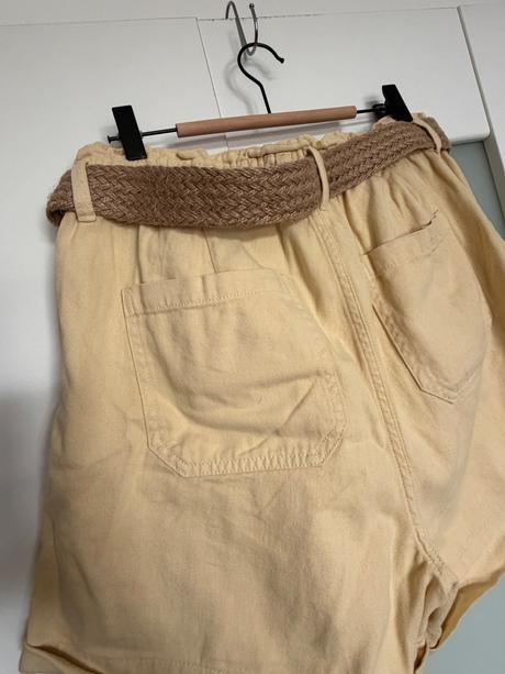 Šortky v trendy farbe, sinsay,44