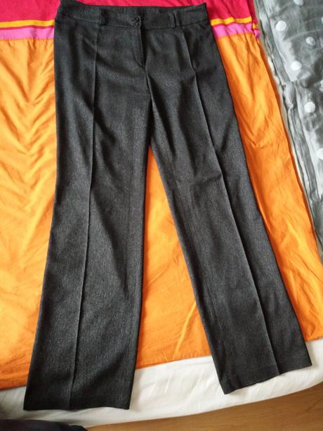 Nohavicový kostým, 42