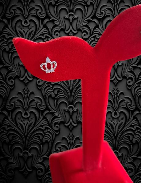 Strieborné náušnice korunky,