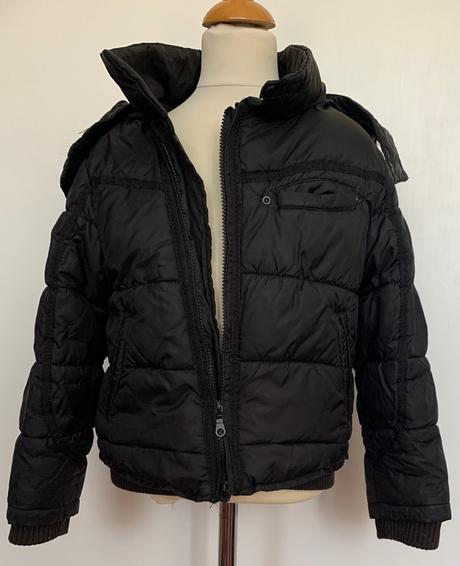 Čierna vetrovka s kapucňou, 128