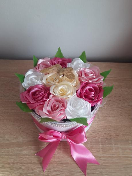 Boxíky plné saténových ruží, 