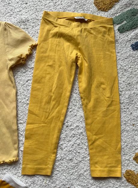 Balík 13 ks, tričká, legíny, ponožky, veľkosť 98, 86–98