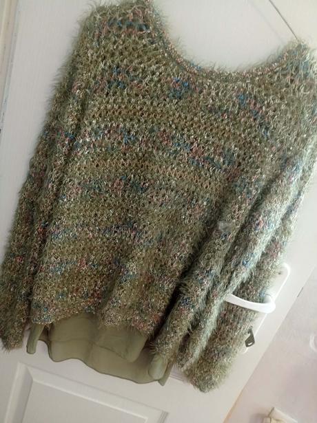 Pulover vzadu na zips, xl