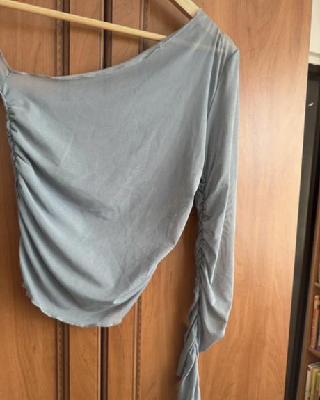 Asymetrický crop top, m