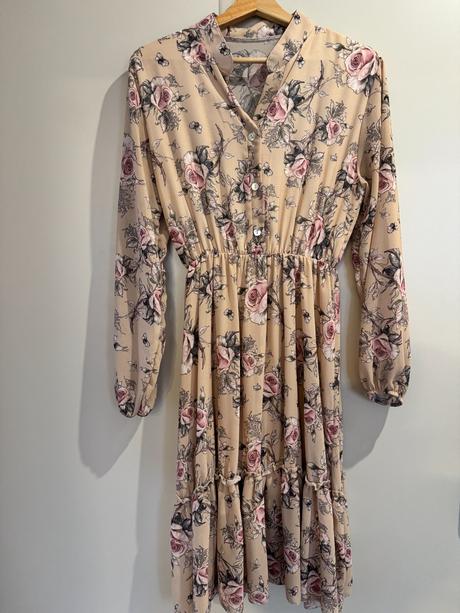 Šaty s kvetinovým vzorom, 