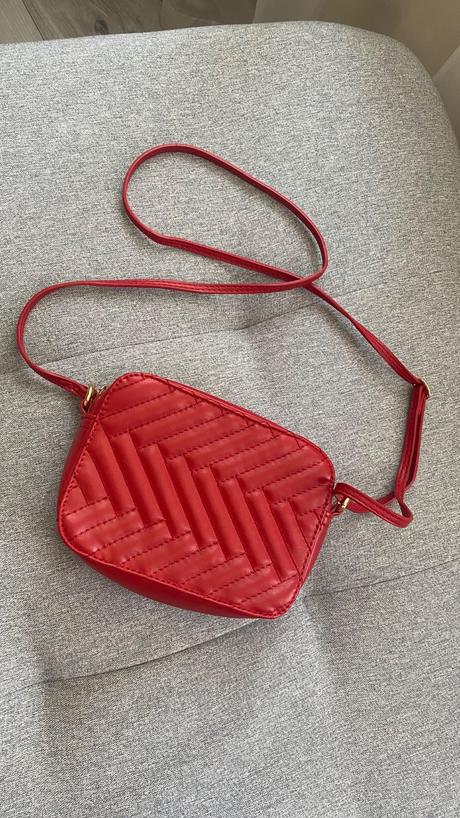 Červená kabelka, 