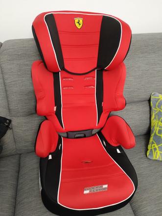 Podsedak s operadlom, ferrari