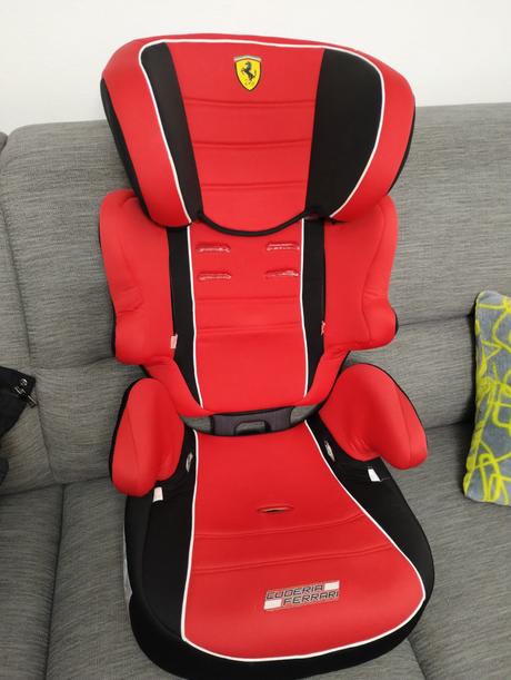 Podsedak s operadlom, ferrari