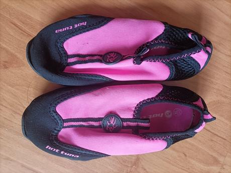 Topánky do vody, 28