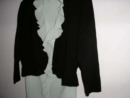 528. čierny blejzer, sveter, s