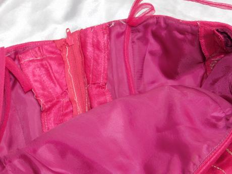 Velmi pekny komplet na slavnost, 32