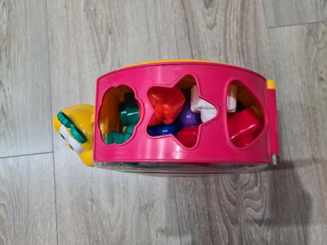 Hudobná vkladačka fisher price,