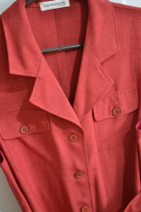 Červená vesta 38, 38